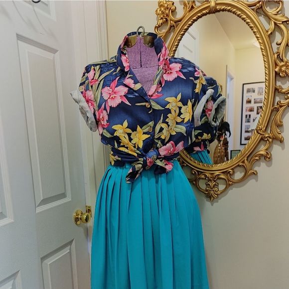 Women's Vintage Floral Shirt - Picture 3 of 8